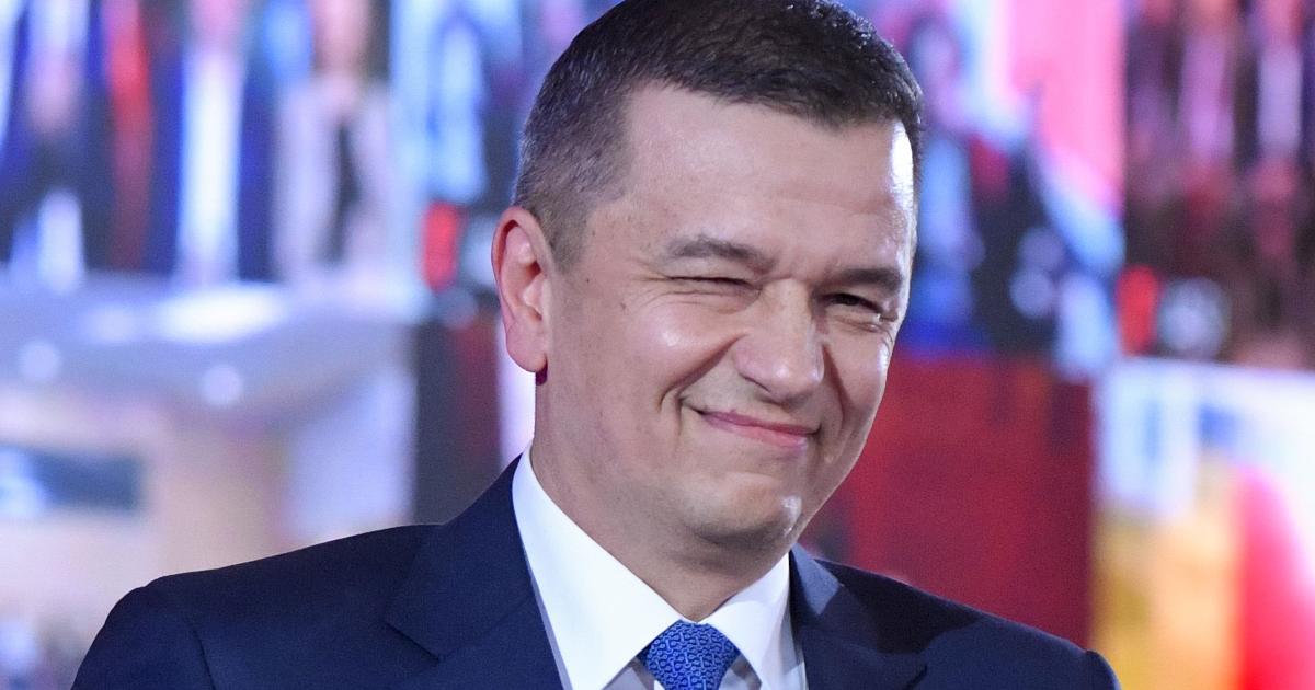 PSD nu exclude nominalizarea lui Sorin Grindeanu ca premier Președintele Partidului Social Democrat (PSD), Sorin Grindeanu, a declarat joi seară, în cadrul unei emisiuni la Antena 3 CNN, că formațiunea sa este deschisă la orice variantă pentru desemnarea viitorului prim-ministru al României