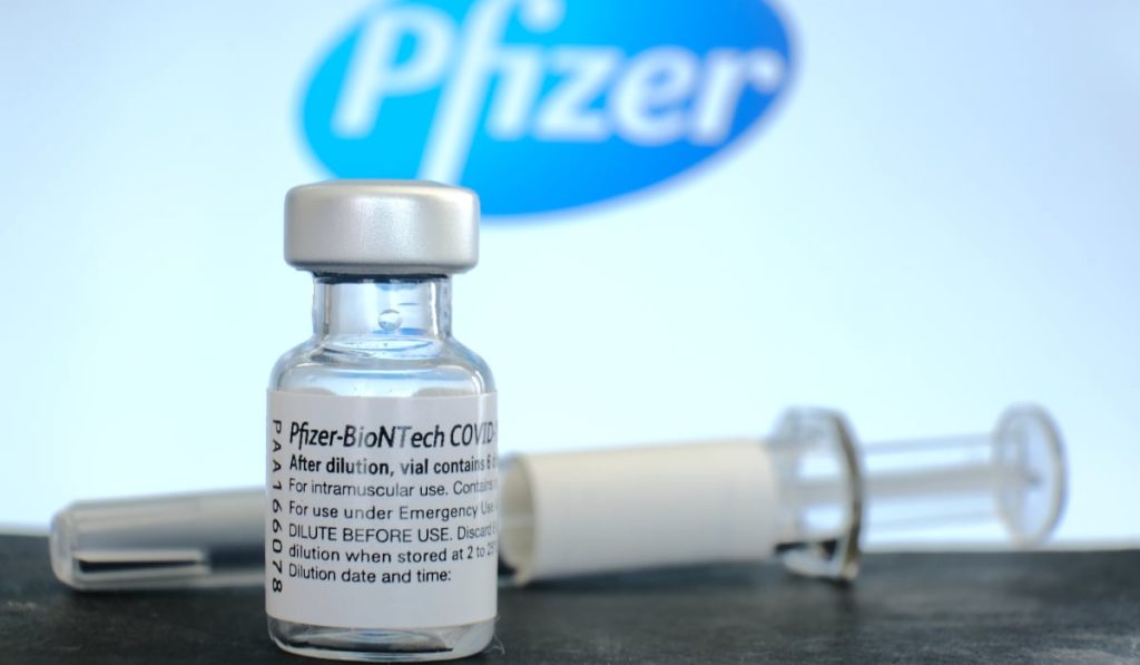 România caută soluții pentru o datorie de 600 de milioane de euro, provenită din achiziția de vaccinuri anti-COVID-19