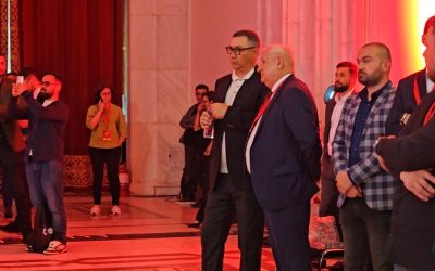 Victor Ponta, prezent la evenimentul ”Momentul Adevărului” Fostul premier Victor Ponta a fost prezent, pentru câteva minute, la evenimentul ”Momentul Adevărului” organizat la Palatul Parlamentului
