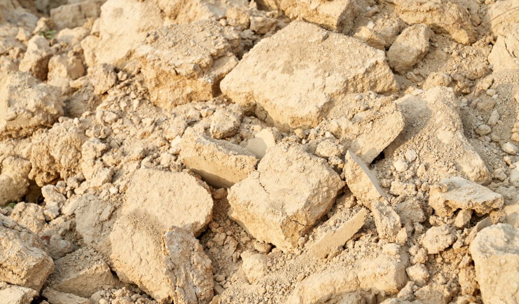 view-old-destroyed-beige-stones-concept-ruined-stones-1024x683.jpg - RevistaPolitica