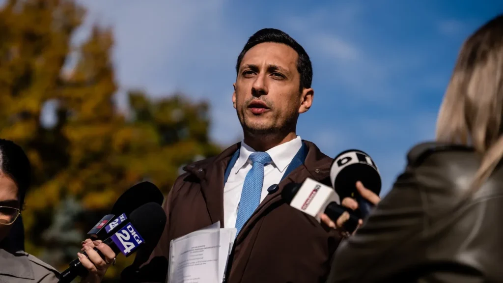 Vlad Gheorghe, consilier al premierului Ilie Bolojan, a trimis o scrisoare lui Peter Magyar, recent ales în Ungaria, în care cere verificarea fondurilor trimise de Viktor Orban către rețelele din România