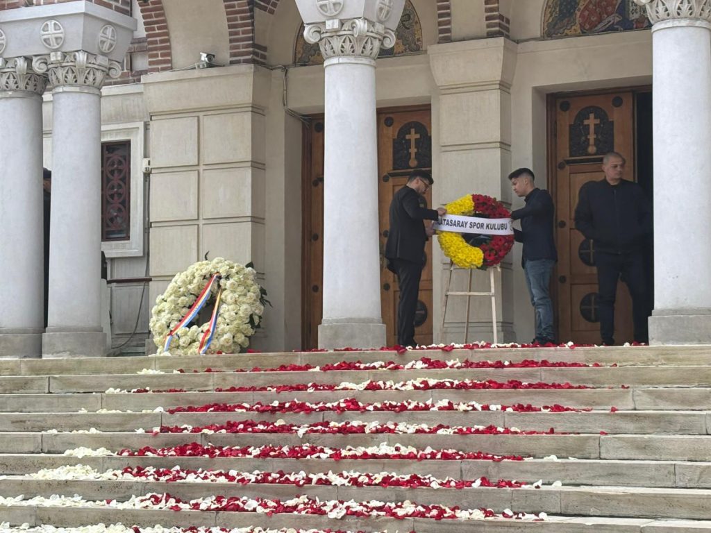 Sicriul lui Mircea Lucescu a ajuns la Biserica Sf