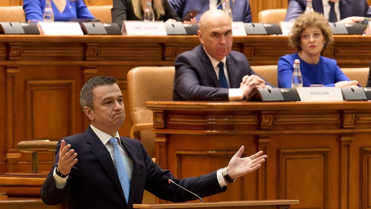 O dronă rusească prăbușită la Galați a relansat dezbaterile politice, PSD și PNL acuzându-se reciproc de legături cu Moscova, în timp ce România așteaptă un nou guvern