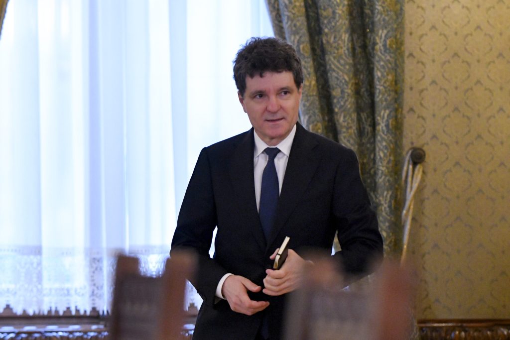 Președintele Nicușor Dan convoacă consultări pentru desemnarea premierului Președintele României, Nicușor Dan, a demarat procesul de consultări cu partidele parlamentare pentru a desemna candidatul pentru funcția de prim-ministru
