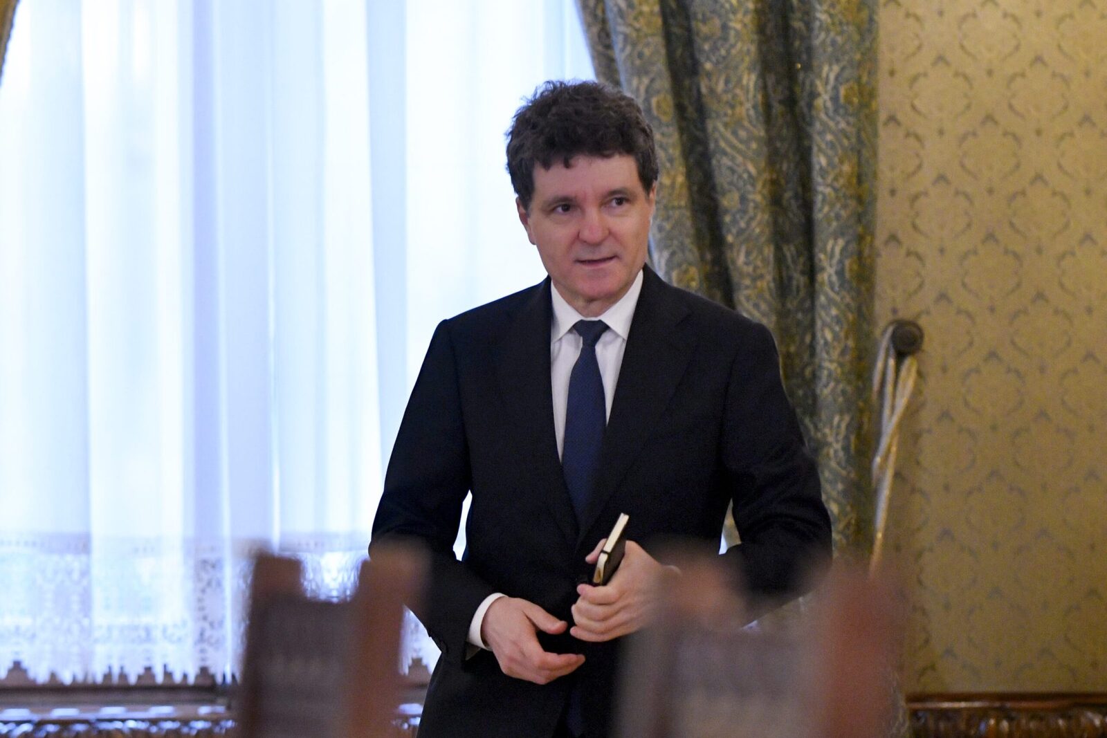 Președintele Nicușor Dan convoacă consultări pentru desemnarea premierului Președintele României, Nicușor Dan, a demarat procesul de consultări cu partidele parlamentare pentru a desemna candidatul pentru funcția de prim-ministru