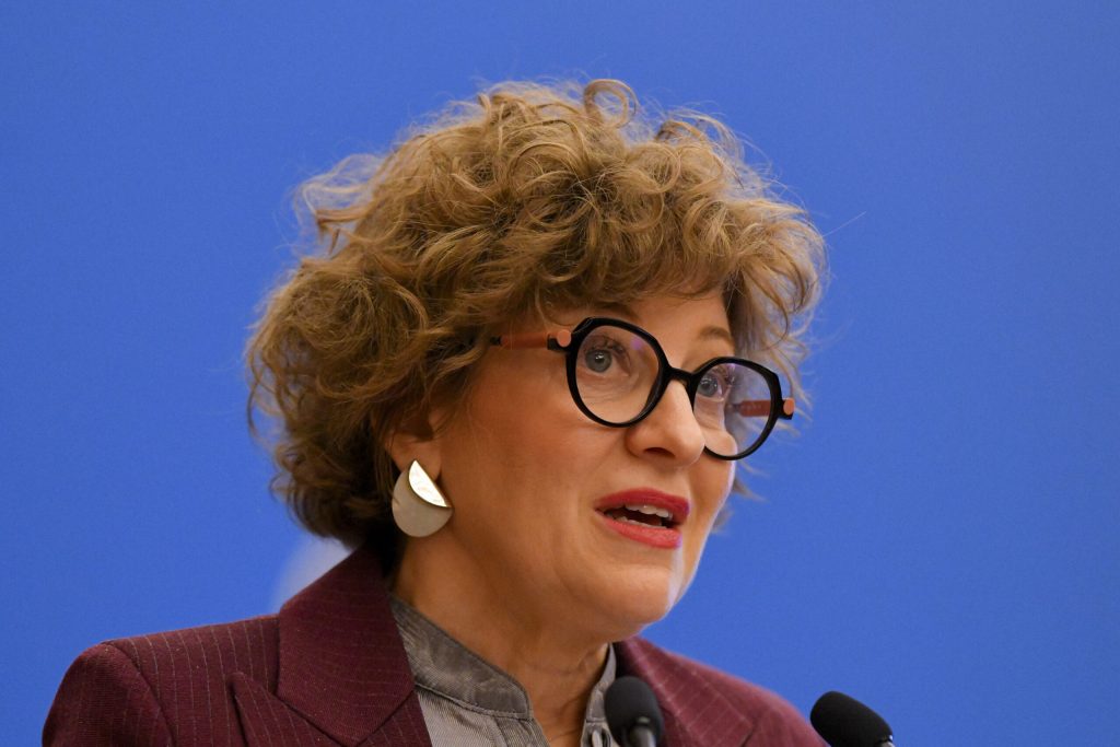 Vicepremierul interimar Oana Gheorghiu propune măsuri de restructurare la Metrorex, compania de transport public din București, din cauza problemelor financiare acumulate de-a lungul anilor