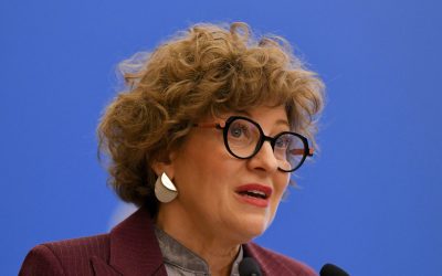 Vicepremierul interimar Oana Gheorghiu propune măsuri de restructurare la Metrorex, compania de transport public din București, din cauza problemelor financiare acumulate de-a lungul anilor