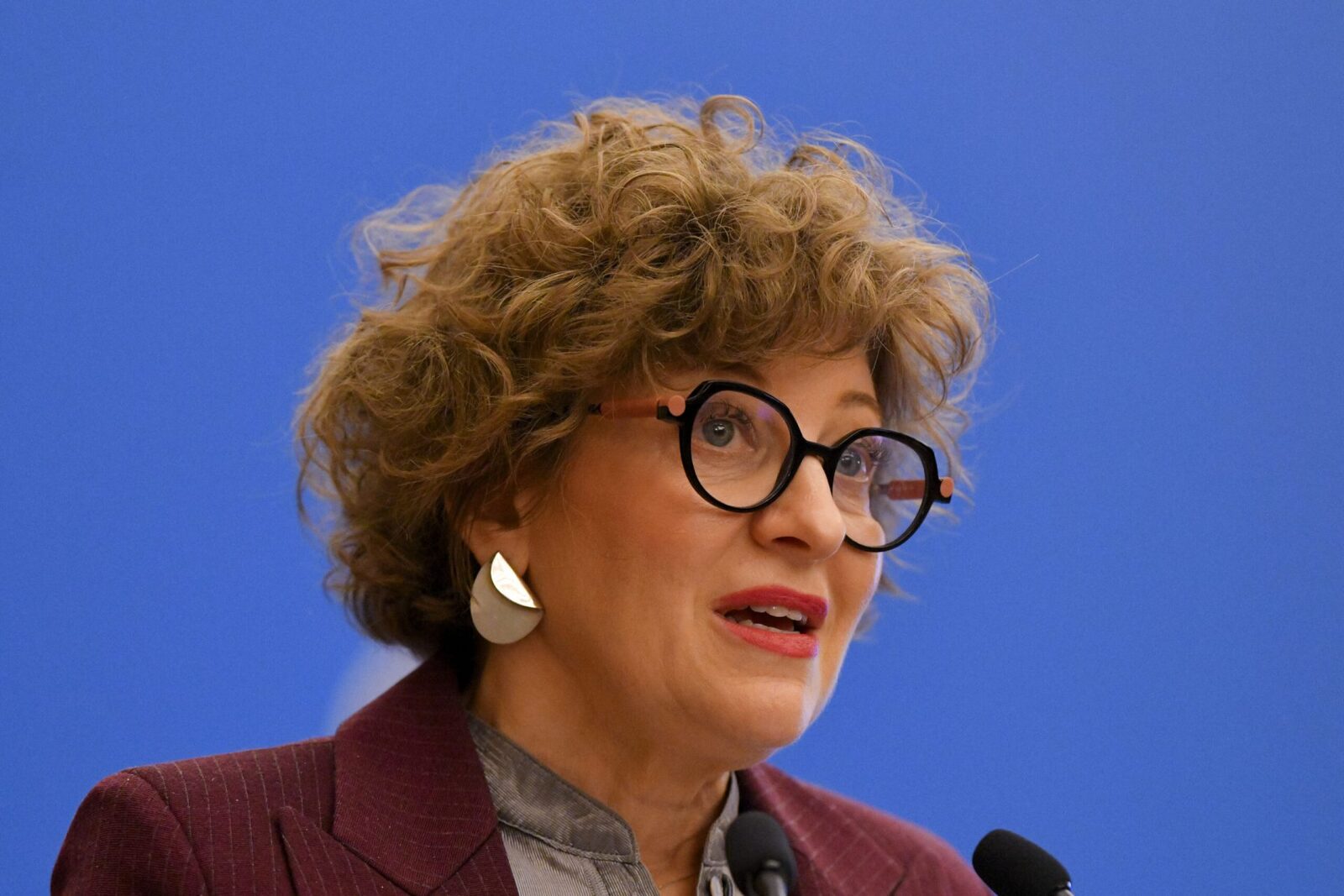 Vicepremierul interimar Oana Gheorghiu propune măsuri de restructurare la Metrorex, compania de transport public din București, din cauza problemelor financiare acumulate de-a lungul anilor