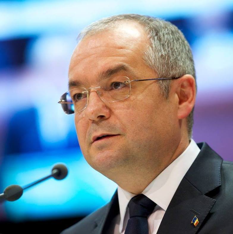 Boc, apel la dialog: Negocieri crâncene pentru a bloca moțiunea de cenzură
