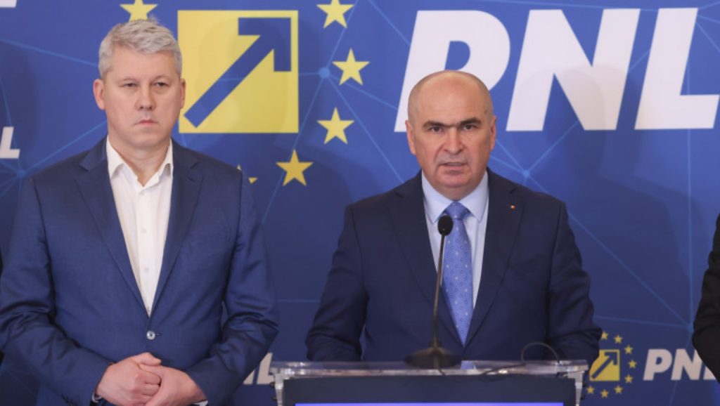 Guvernul a căzut, liberalii se ceartă: Bolojan, despre rebeli și posibile remanieri Guvernul a fost răsturnat în urma moțiunii de cenzură inițiate de PSD și AUR, lăsând PNL într-o situație delicată