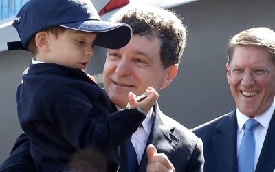 Nicuşor Dan, primarul Capitalei, a petrecut o dimineață specială la expoziția dedicată industriei de apărare, Black Sea Defense, însoțit de fiul său, Antim, în vârstă de trei ani