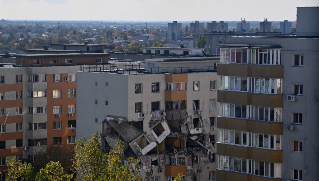 Blocul din Rahova, distrus de explozie, refăcut: Ciucu a semnat contractul