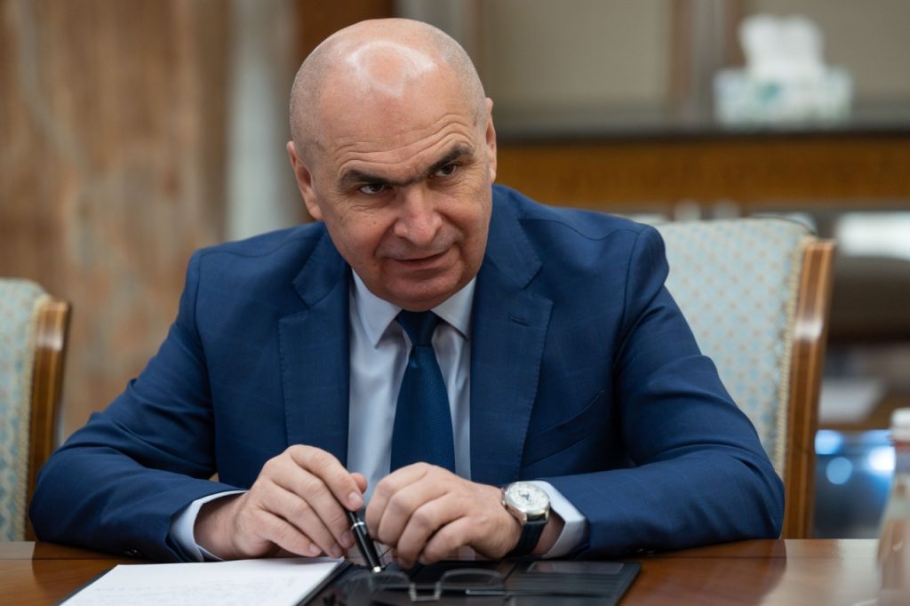 FRACȚIUNI ÎN PNL: UNII VOR GUVERNARE CU PSD, ALȚII CER OPOZIȚIE După demiterea guvernului condus de Ilie Bolojan, PNL se confruntă cu diviziuni majore în ceea ce privește viitorul coaliției de guvernare
