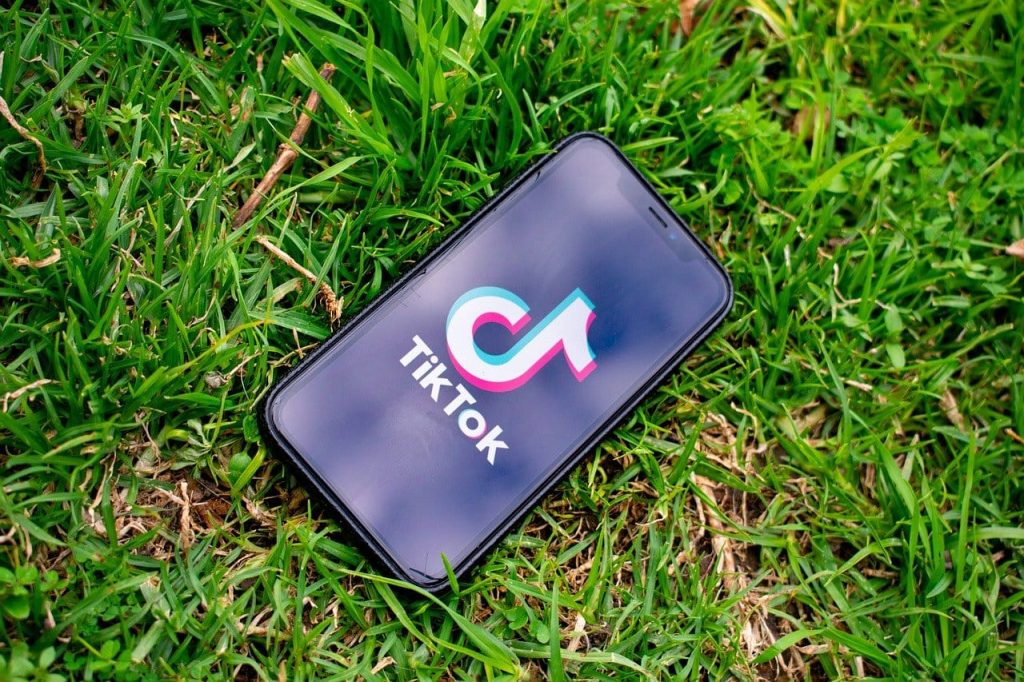 Ministerul Finanțelor blochează TikTok, WhatsApp, Gmail șî ChatGPT pe calculatoarele de serviciu