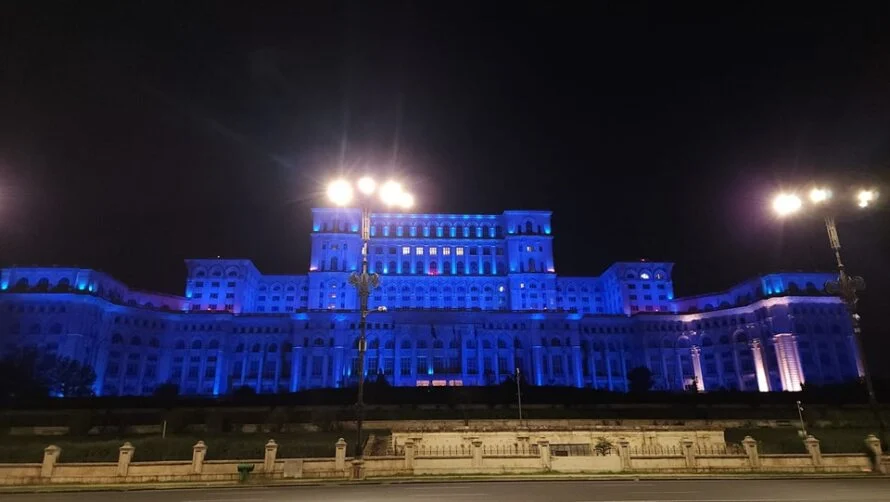 Palatul Parlamentului, luminat albastru în Săptămâna Siguranței Rutiere