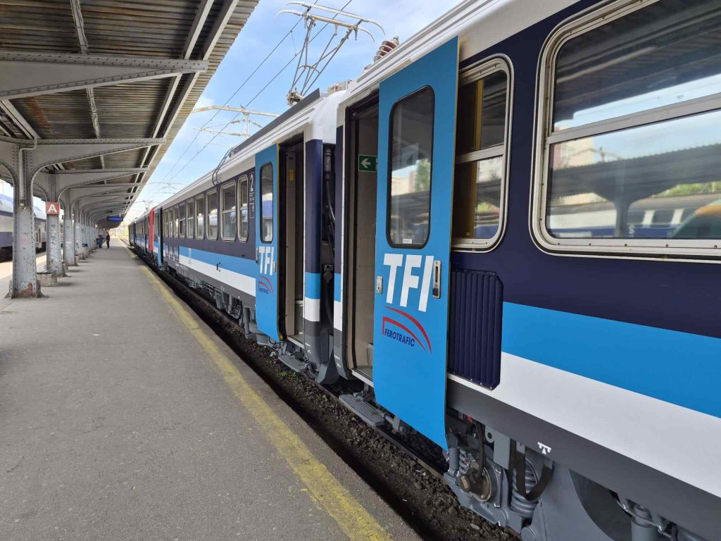 Primul tren Intercity privat, pe ruta București-Suceava: Cum arată