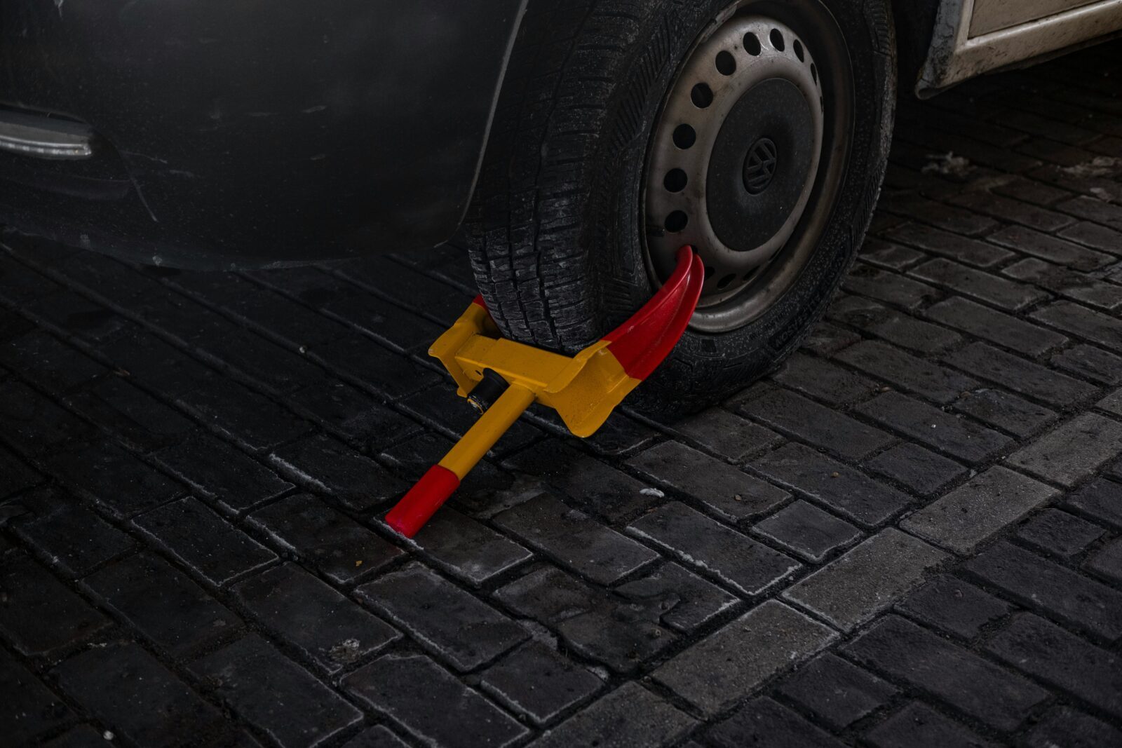 Primăria Sectorului 4, datorie uriașă: 12 milioane de euro pentru ridicări auto