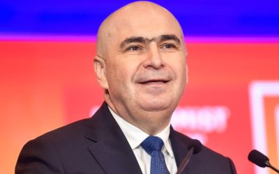 O nouă dispută cu iz de scandal se conturează în domeniul infrastructurii, unde fostul prim-ministru Ilie Bolojan pare să joace un rol important, influențând deciziile Ministerului Transporturilor chiar și după demisia sa.nn Transferuri controversate de proiecte Conflictul a izbucnit după ce ministrul, Radu Miruță, a inițiat transferul mai multor proiecte de la Compania Naţională de Administrare a Infrastructurii Rutiere (CNAIR) la Compania Naţională de Investiții Rutiere (CNIR)