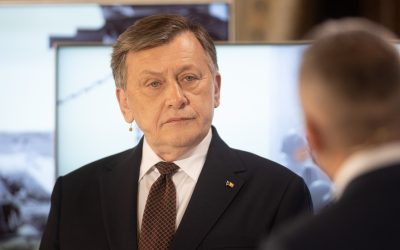Crin Antonescu acuză o strategie de păstrare a puterii în cadrul PNL, în contextul negocierilor pentru desemnarea prim-ministrului