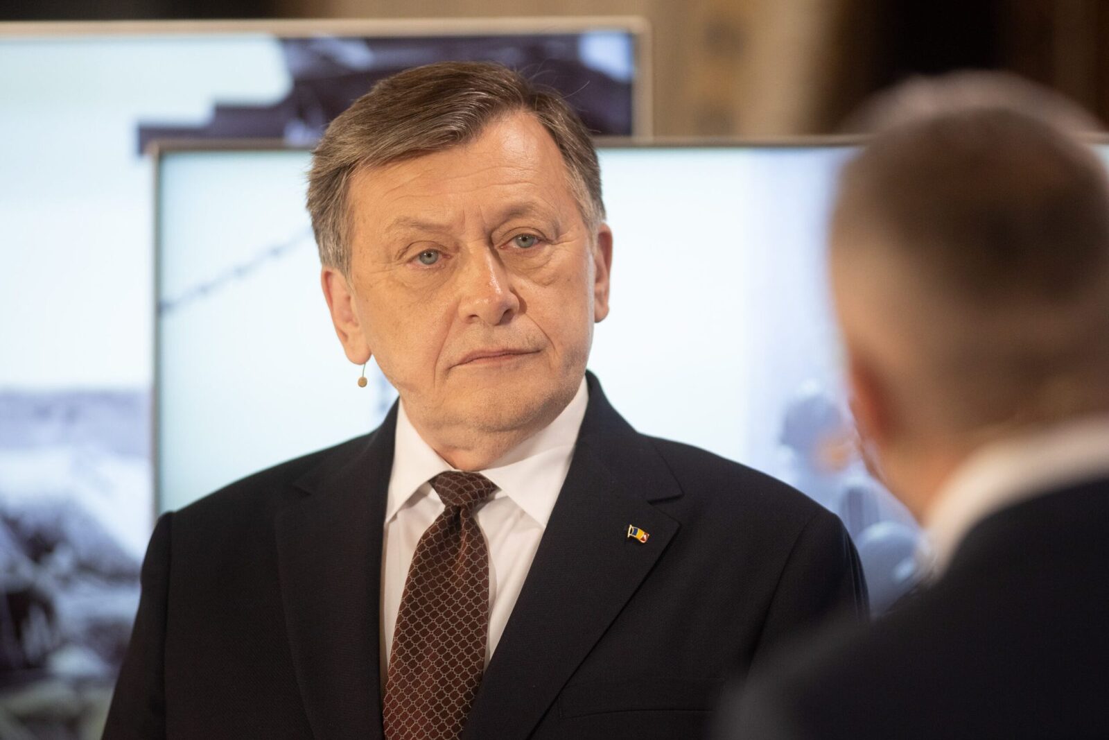 Crin Antonescu acuză o strategie de păstrare a puterii în cadrul PNL, în contextul negocierilor pentru desemnarea prim-ministrului