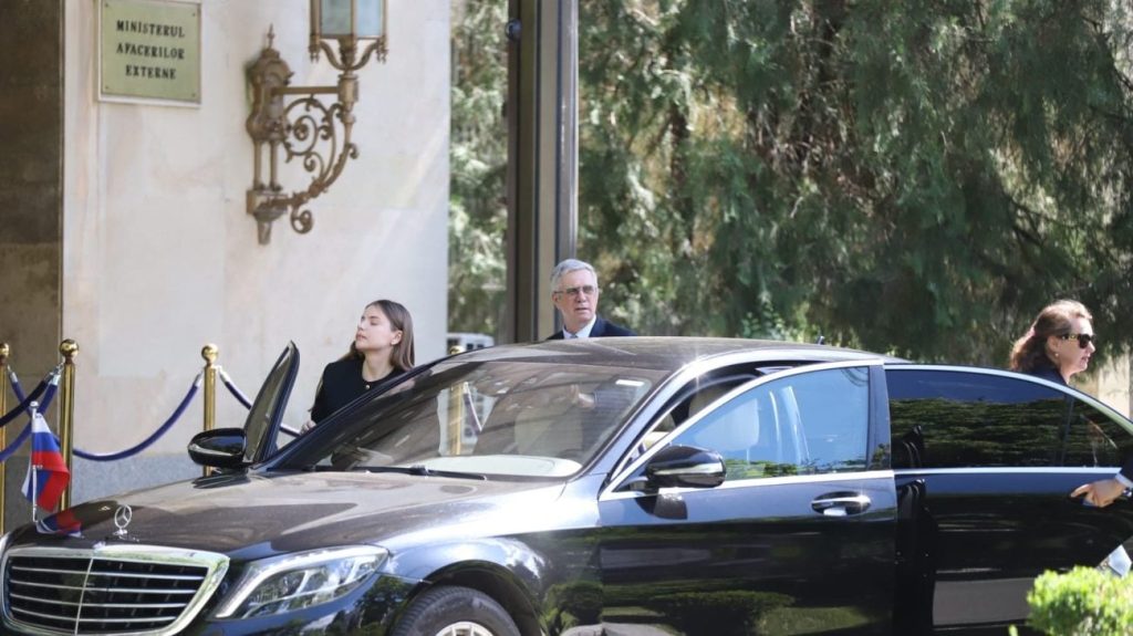 O dronă de fabricație rusească s-a prăbușit într-un bloc din Galați, rănind două persoane și generând o reacție diplomatică dură din partea României