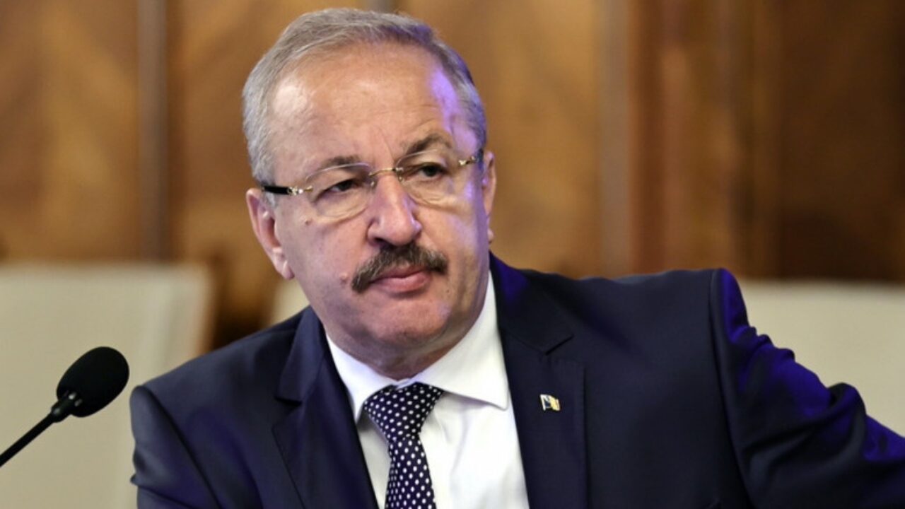 PSD deschis la negocieri pentru o nouă formulă de guvernare, cu o singură „linie roșie”: Ilie Bolojan Partidul Social Democrat (PSD) este dispus să susțină orice formulă de guvernare care nu îl include pe Ilie Bolojan în funcția de prim-ministru