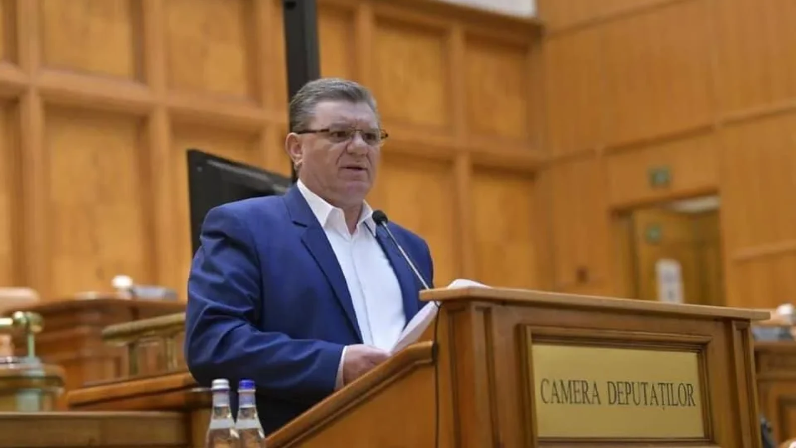 Dumitru Coarnă, fost deputat, lansează critici dure la adresa politicilor economice atribuite lui Ilie Bolojan, acuzându-l de contribuție la recesiunea economică și la sărăcia din România