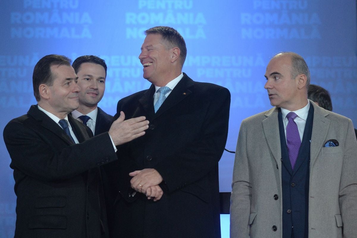 Critici vehemente la adresa PNL: Stelian Tănase acuză „cârdășia” cu PSD și „lingerea clanțelor” Scriitorul Stelian Tănase a criticat dur relația Partidului Național Liberal cu fostul președinte Klaus Iohannis, acuzând că liberalii s-au „aservit” și au acceptat rolul de „partid prezidențial, dar de mâna a doua”