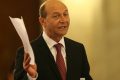 Traian Băsescu, fostul președinte al României, a subliniat că singura soluție pentru depășirea crizei politice actuale este reluarea funcționării coaliției de guvernare