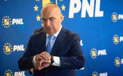 România se confruntă cu o criză politică profundă de aproape o lună, accentuată de demiterea Guvernului condus de Ilie Bolojan prin moțiune de cenzură