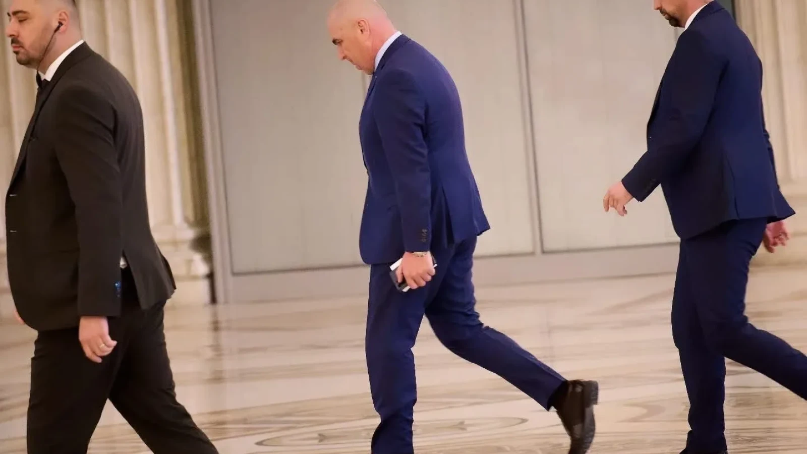 Prăbușirea unei drone rusești în Galați a generat agitație politică și a determinat schimbări majore în agenda premierului interimar Ilie Bolojan, prezent la Chișinău