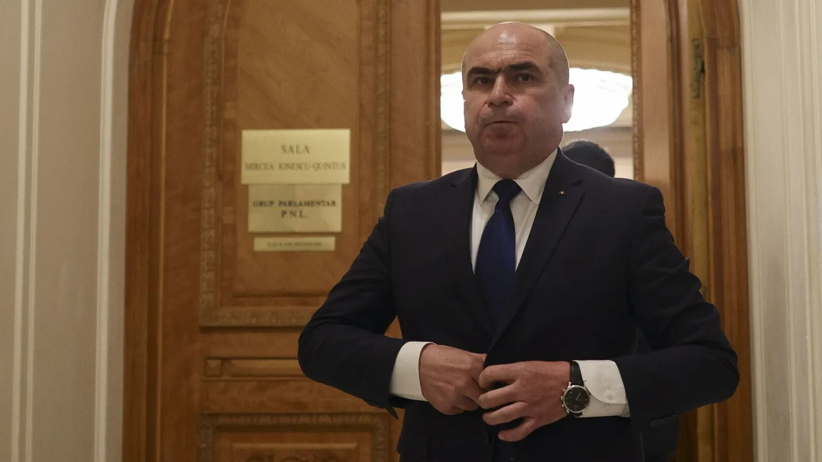 Premierul interimar, Ilie Bolojan, a semnat vineri, actul de revocare a lui Valentin-Florin Ciocan din funcția de președinte al Autorității Naționale de Management al Calității în Sănătate (ANMCS)