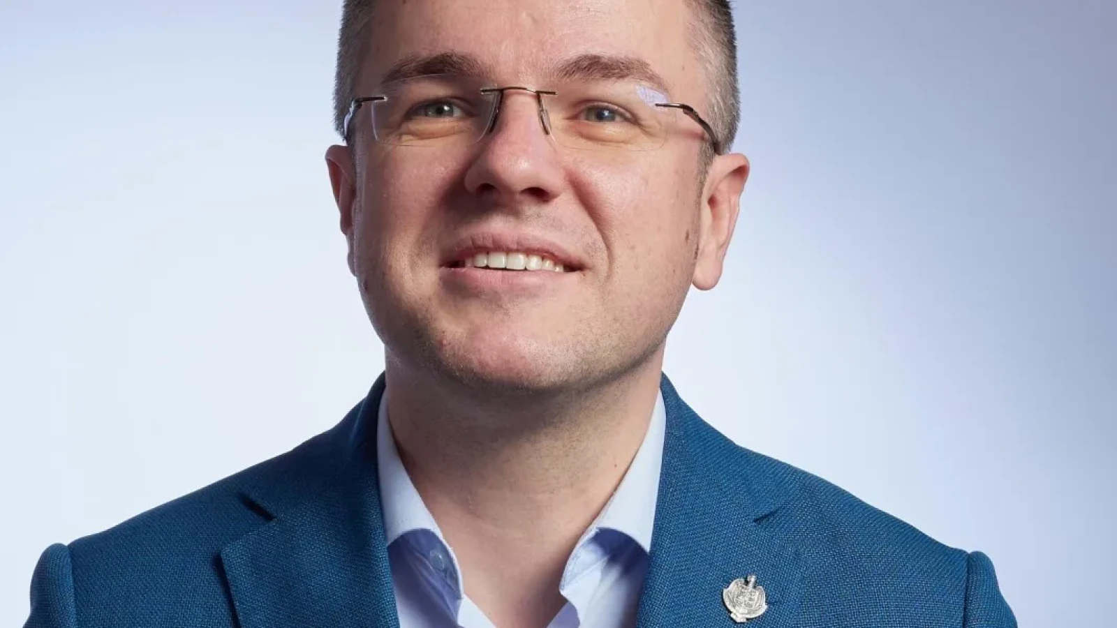 Ministrul Economiei, Irineu Darău, a reacționat vehement la plângerea penală depusă de președintele Autorității pentru Digitalizarea României (ADR) împotriva fostului șef al instituției