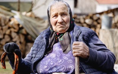 Premierul interimar Ilie Bolojan dezvăluie costul vieții publice asupra familiei Premierul interimar, Ilie Bolojan, a vorbit despre impactul funcției publice asupra familiei sale, subliniind dificultățile și sacrificiile pe care le implică expunerea constantă la luminile reflectoarelor