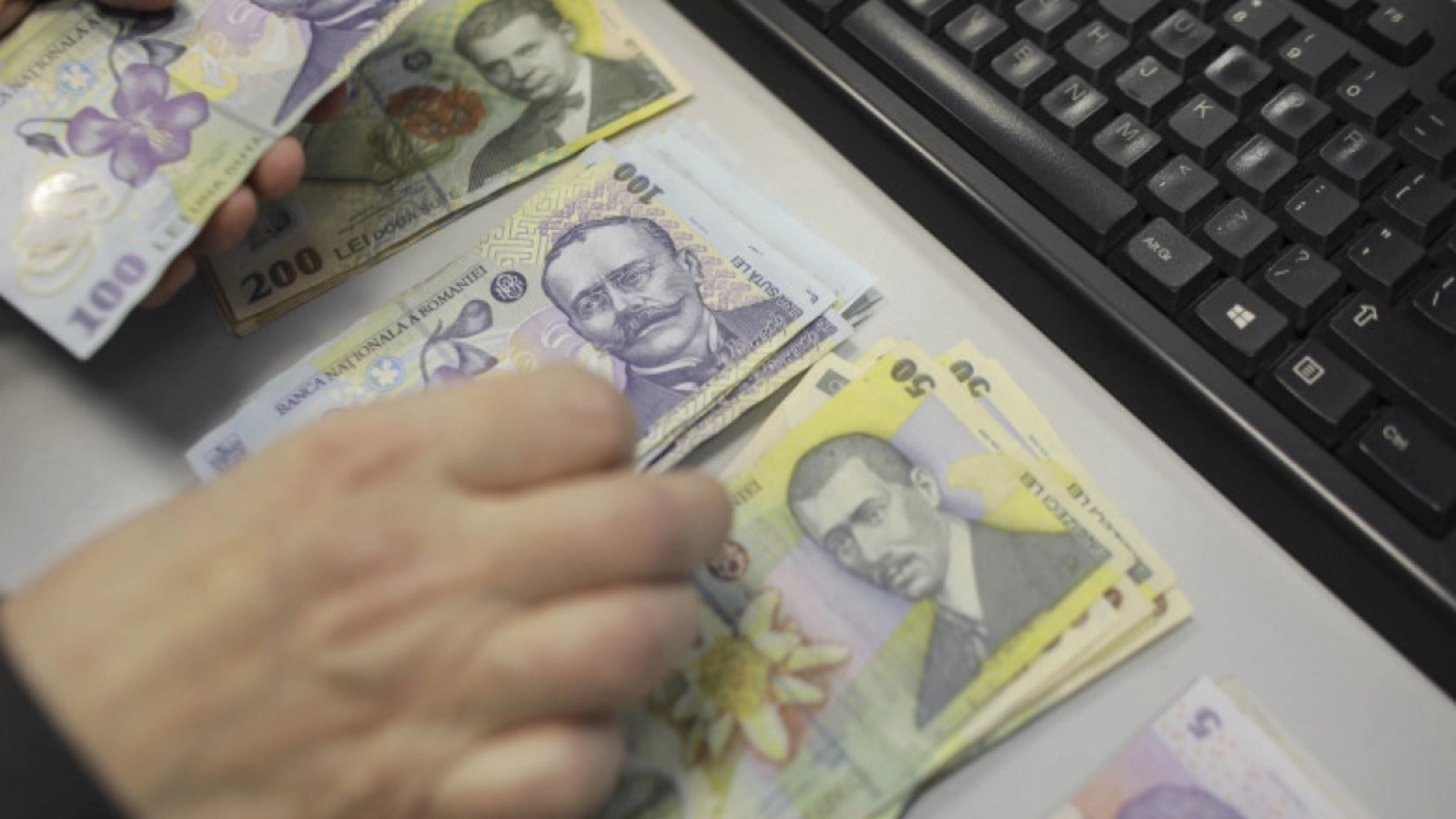 Reforma salarizării din sectorul bugetar, promovată de Ministerul Muncii, a intrat în dezbatere publică, cu scopul de a rearanja sistemul pe principiul „muncă de valoare egală, salarizare egală”