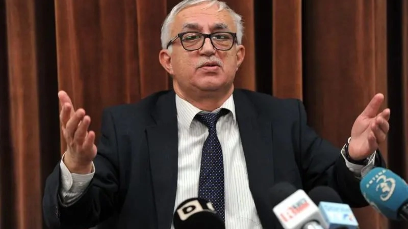 Fostul președinte al Curții Constituționale, Augustin Zegrean, avertizează că sesizarea depusă de Avocatul Poporului împotriva OUG 38, ce vizează industria de apărare, riscă să își piardă din relevanță dacă judecata la CCR se va prelungi