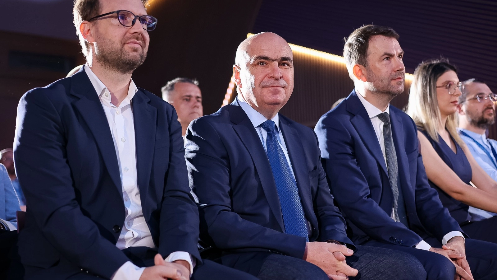 Președintele USR, Dominic Fritz, cere PSD să vină cu soluții pentru formarea noului Guvern, considerând că social-democrații au responsabilitatea de a guverna, având în vedere că au fost cei care au demis Guvernul Bolojan