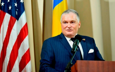 Fostul ambasador al Statelor Unite ale Americii în România, Adrian Zuckerman, a lansat un avertisment cu privire la utilizarea echipamentelor video și a sistemelor inteligente de către instituțiile românești, subliniind riscurile asociate cu acestea, în contextul unor posibile acțiuni de spionaj din partea Chinei