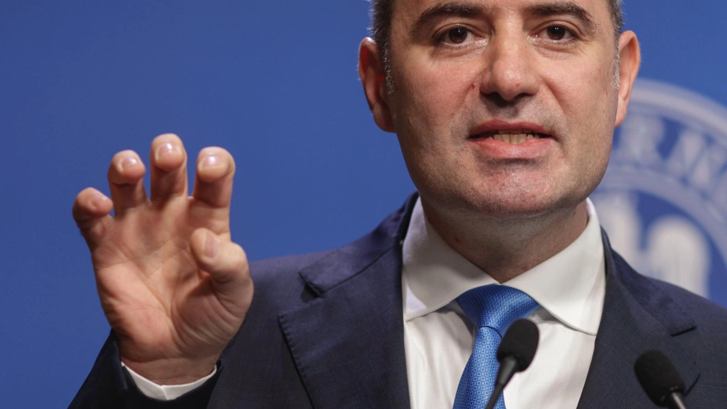 Ministrul Finanțelor, Alexandru Nazare, a declarat că următorul raport al agenției Fitch Ratings va reprezenta un test important pentru credibilitatea economică a României