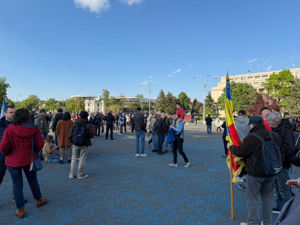 Susținătorii Guvernului BOLOHAN au ieșit în stradă, mobilizați în mediul online, pentru a cere parlamentarilor să nu voteze moțiunea de cenzură