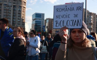 Oameni de toate vârstele au ieșit în stradă în București și Oradea pentru a-și exprima sprijinul față de premierul Ilie Bolojan, în contextul moțiunii de cenzură inițiate de PSD și AUR