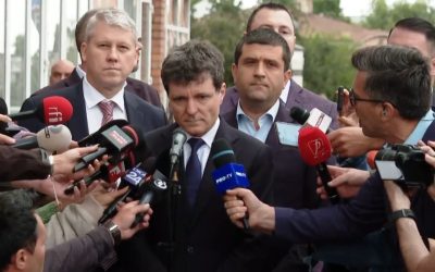 Nicușor Dan, huiduit la Galați, după prăbușirea dronei rusești Nicușor Dan, președintele României, a fost întâmpinat cu huiduieli vineri, la Galați, după ce o dronă rusească s-a prăbușit peste un bloc de locuințe