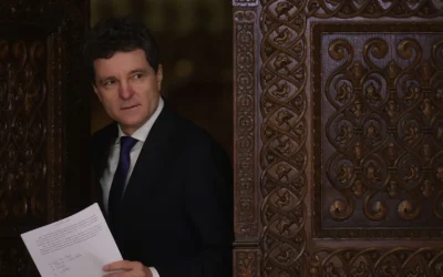 Guvernul Bolojan se apropie de jumătatea mandatului său interimar, însă desemnarea unui nou prim-ministru de către președintele Nicușor Dan pare să întârzie