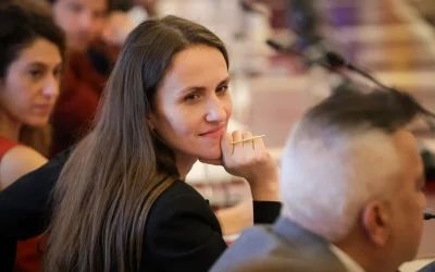 Oana Țoiu, ministrul român al Afacerilor Externe, a transmis un mesaj direct către Vladimir Putin, după ce o dronă de fabricație rusească a lovit un bloc din Galați, provocând rănirea a două persoane