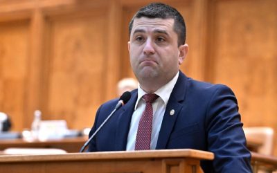 Radu Miruță: PSD și AUR, o coaliție cu probleme, acuză oficialul USR Vicepremierul interimar Radu Miruță a lansat acuzații grave la adresa colaborării dintre PSD și AUR, susținând că voturile recente din Parlament demonstrează existența unei coaliții de guvernare