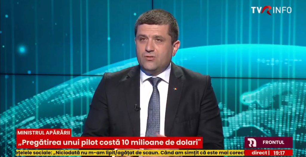 Ministrul Apărării, Radu Miruță, a declarat că formarea unui pilot de F-16 pentru România poate costa aproape 10 milioane de dolari, subliniind, totodată, că actuala remunerație a militarilor nu reflectă valoarea lor reală