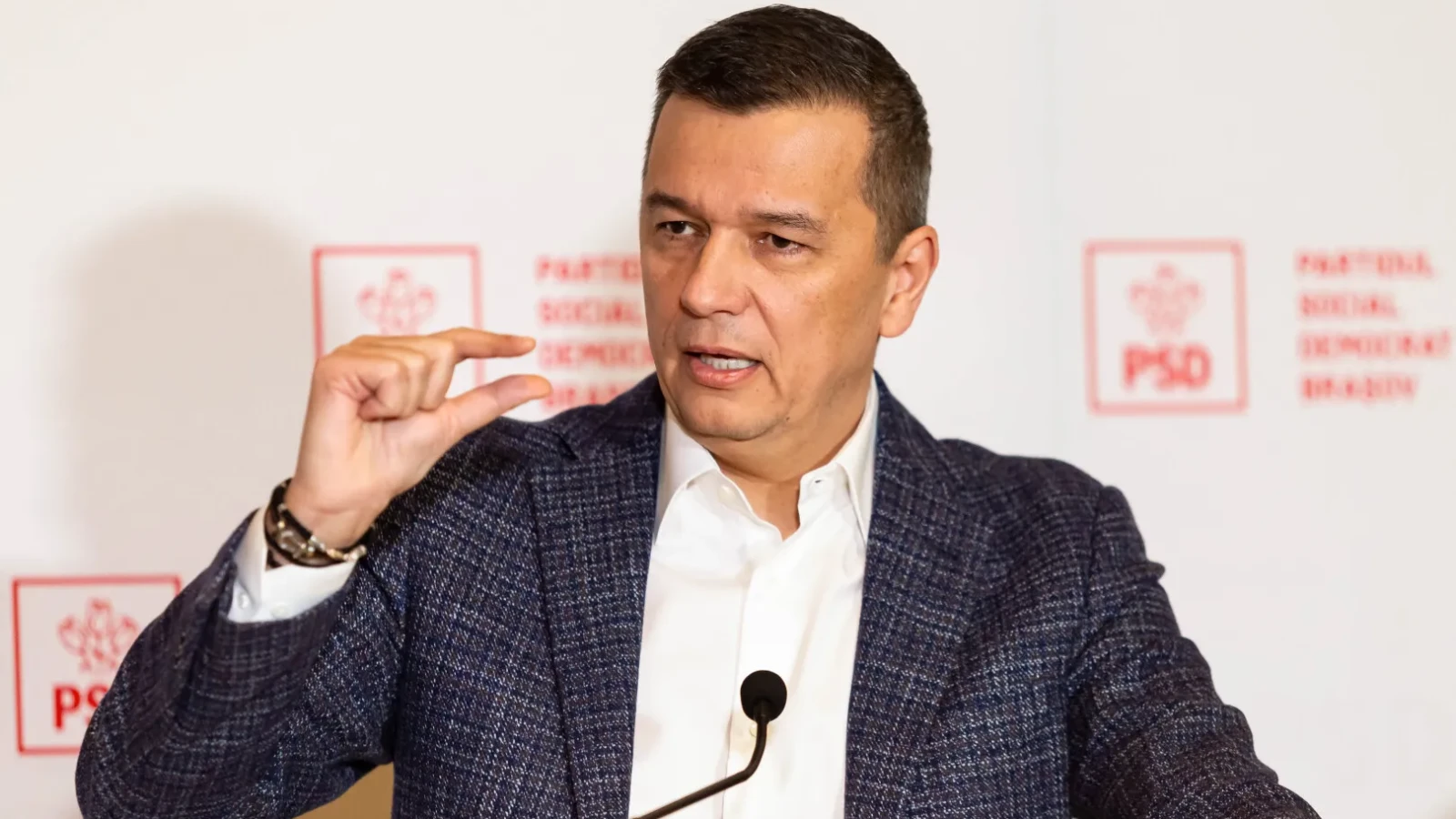 Liderul Partidului Social Democrat (PSD), Sorin Grindeanu, a declarat luni că formațiunea sa politică preferă un guvern stabil în locul unuia care ar fi format în grabă sau minoritar