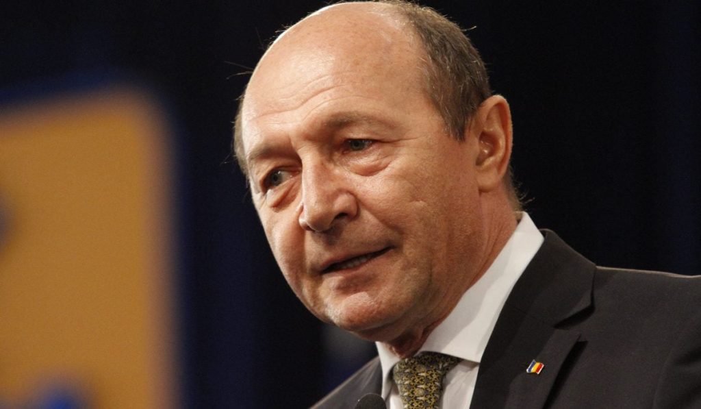 Fostul președinte Traian Băsescu critică dur comportamentul politic al unor lideri, acuzându-i că pun interesele personale și de partid mai presus de stabilitatea țării