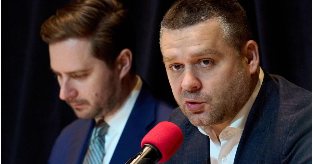20 de șoferi STB, acuzați de furt de motorină, plasați sub control judiciar Procurorii Parchetului de pe lângă Judecătoria Sectorului 1 au plasat sub control judiciar 20 de șoferi de la Societatea de Transport București (STB), acuzați de furtul unei tone de motorină din autobuze