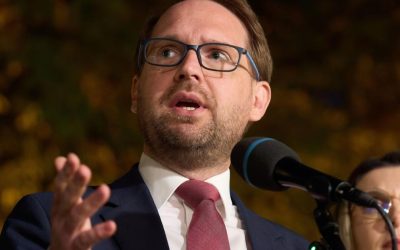 DOMINIC FRITZ, despre o posibilă soluție guvernamentală: „Nu vom gira o soluție paravan cu niște tehnocrați” Dominic Fritz, primarul Timișoarei, a discutat recent la Antena 3 CNN despre o întâlnire informală cu Nicușor Dan, primarul general al Capitalei